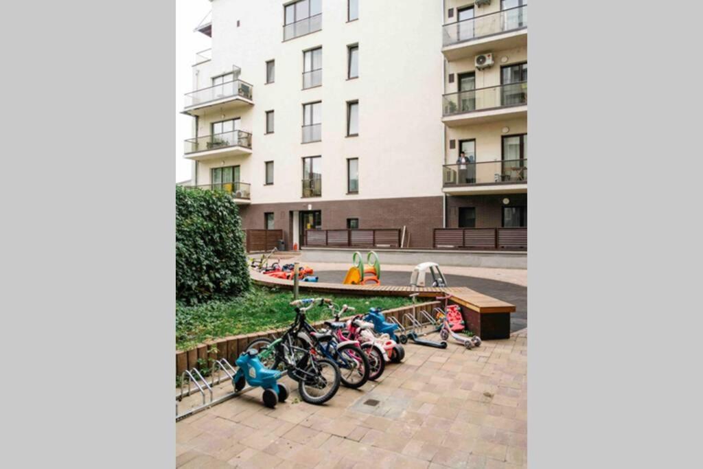 Vivando - Beautiful Studio B + Parking Bukarest Exterior foto