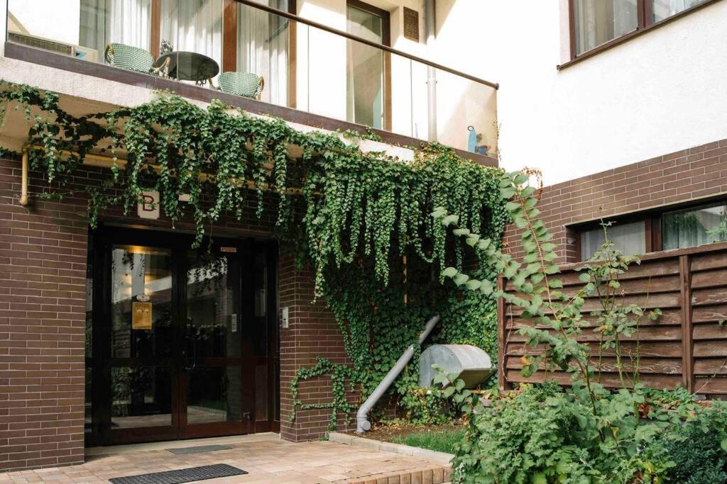 Vivando - Beautiful Studio B + Parking Bukarest Exterior foto